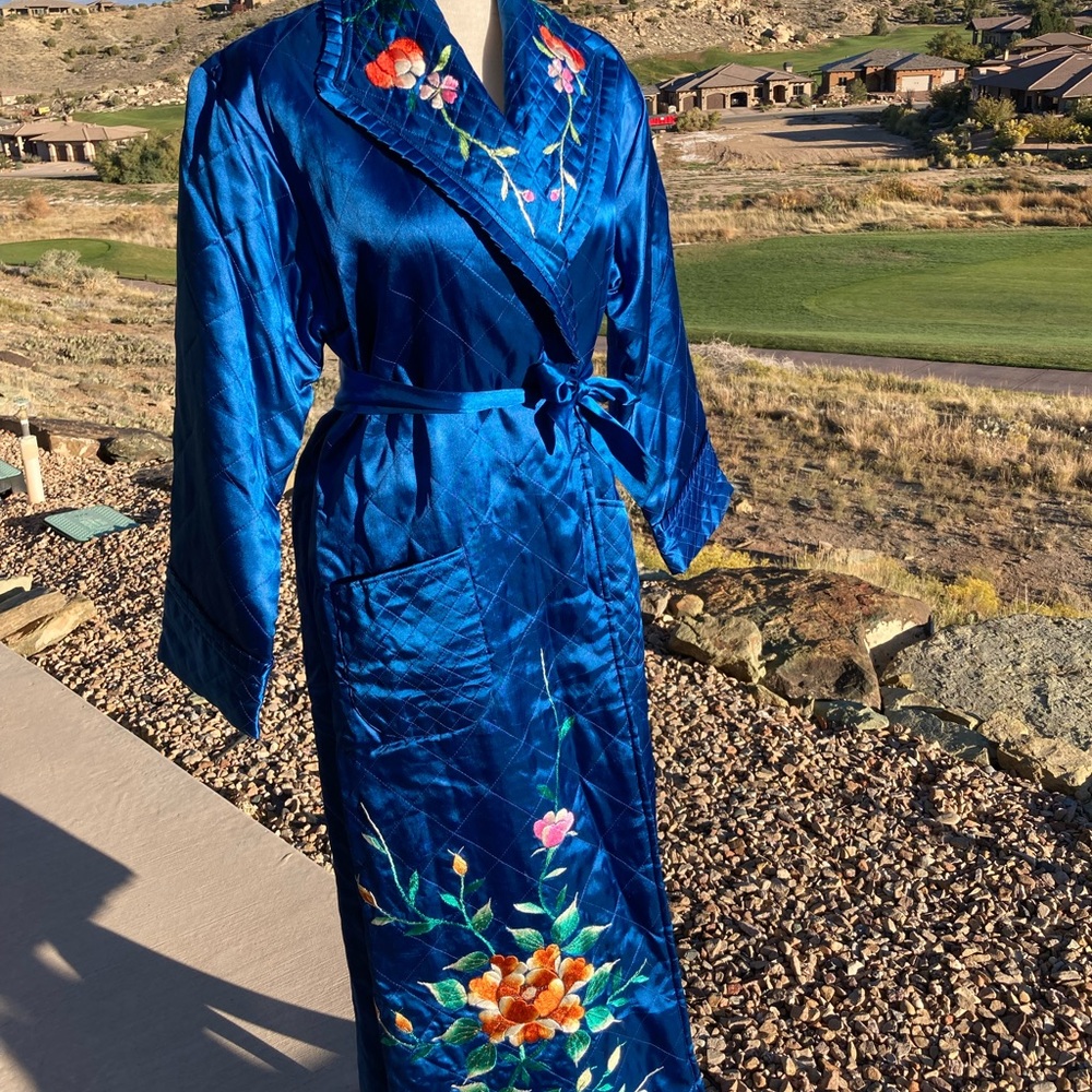 Vintage 1950’s Women’s Quilted Satin Robe with Floral Embroidery